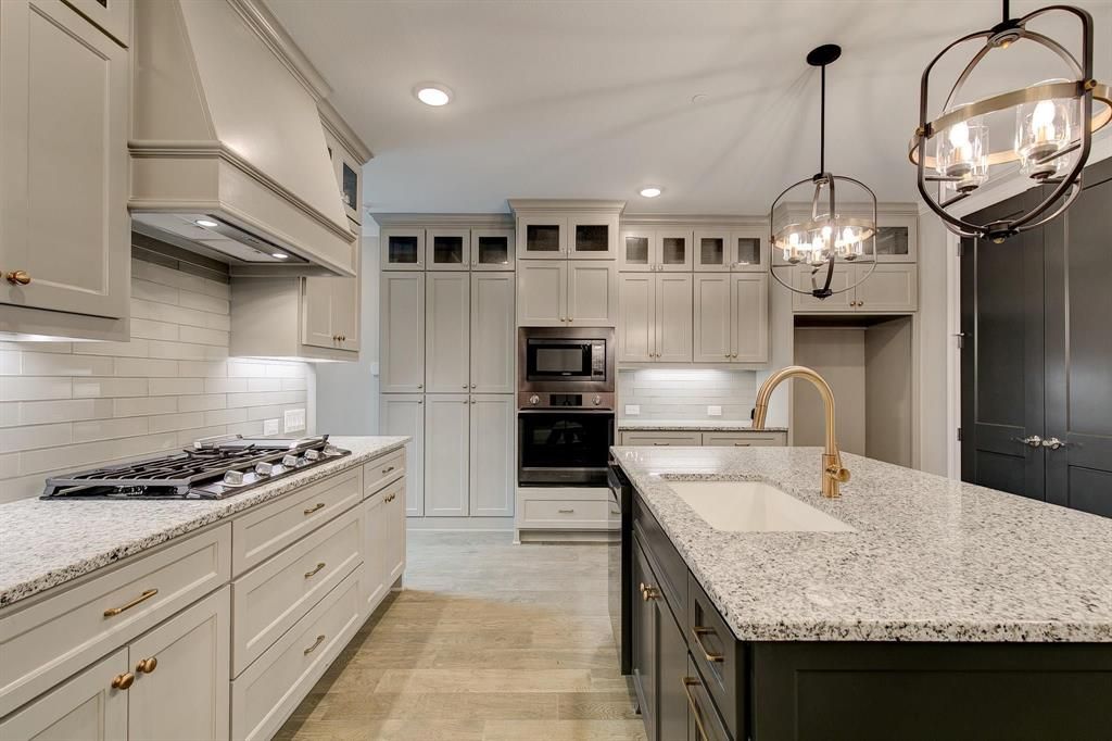 305 Sunset Lane 103