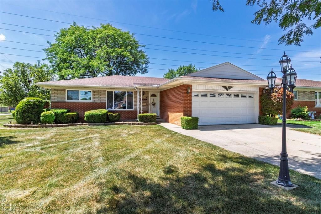 27309 Huntington Dr Drive