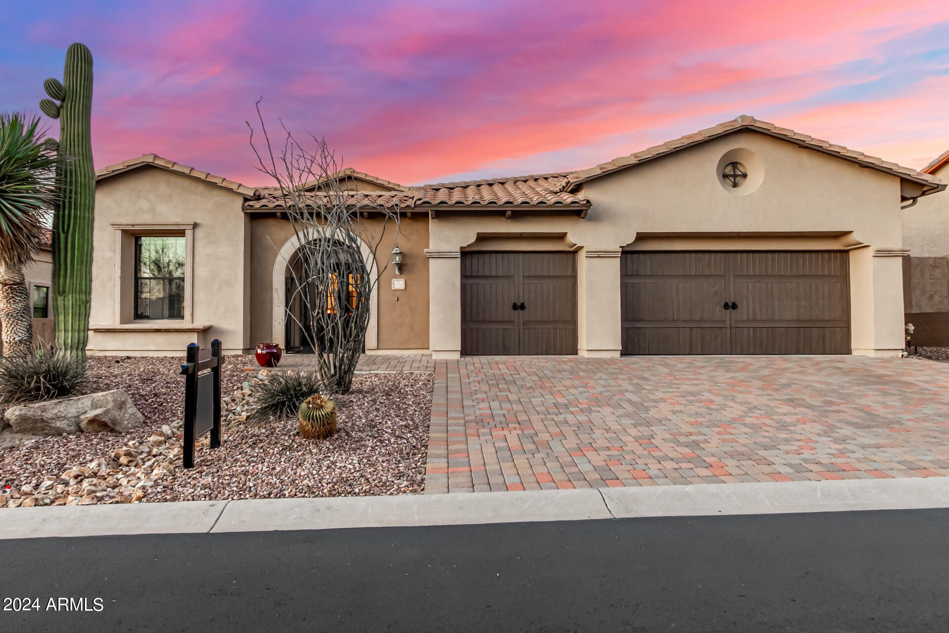 8136 E Sugarloaf Circle