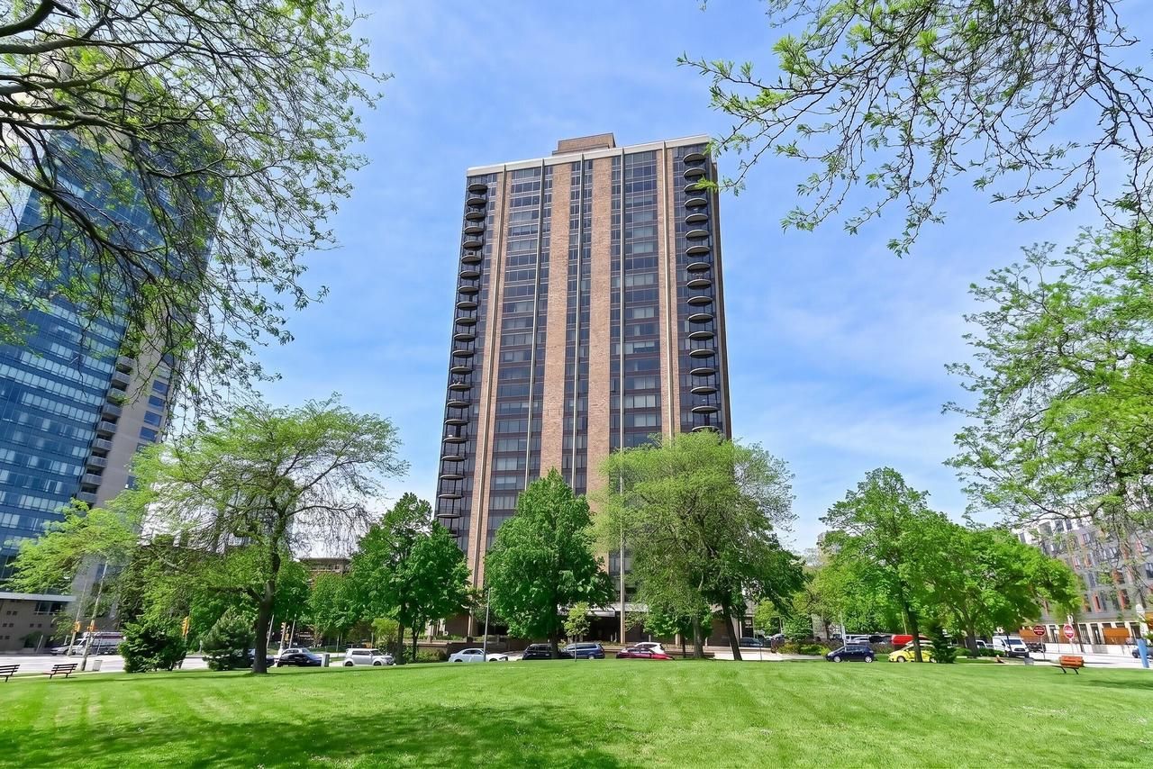 929 N Astor Street 403