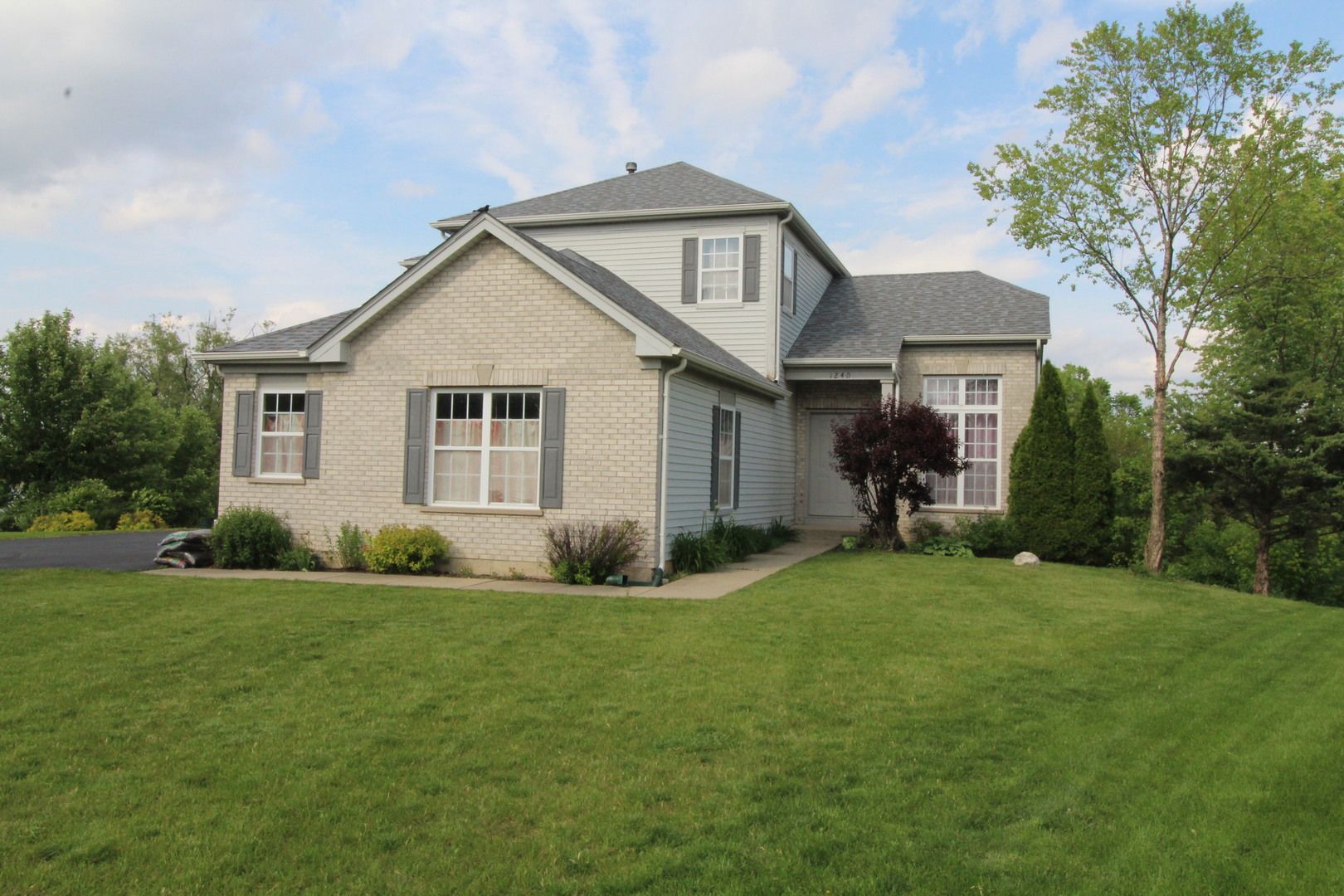 1240 Water Stone Circle