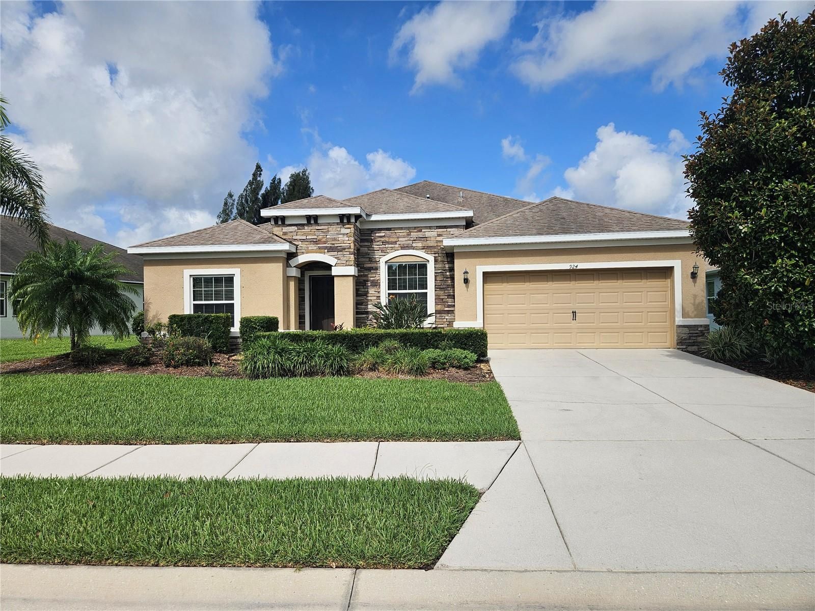 924 Buttercup Glen