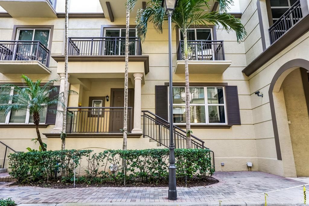 2609 Ne 14th Avenue 114