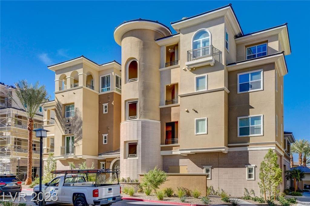 9140 Las Manaitas Avenue 201