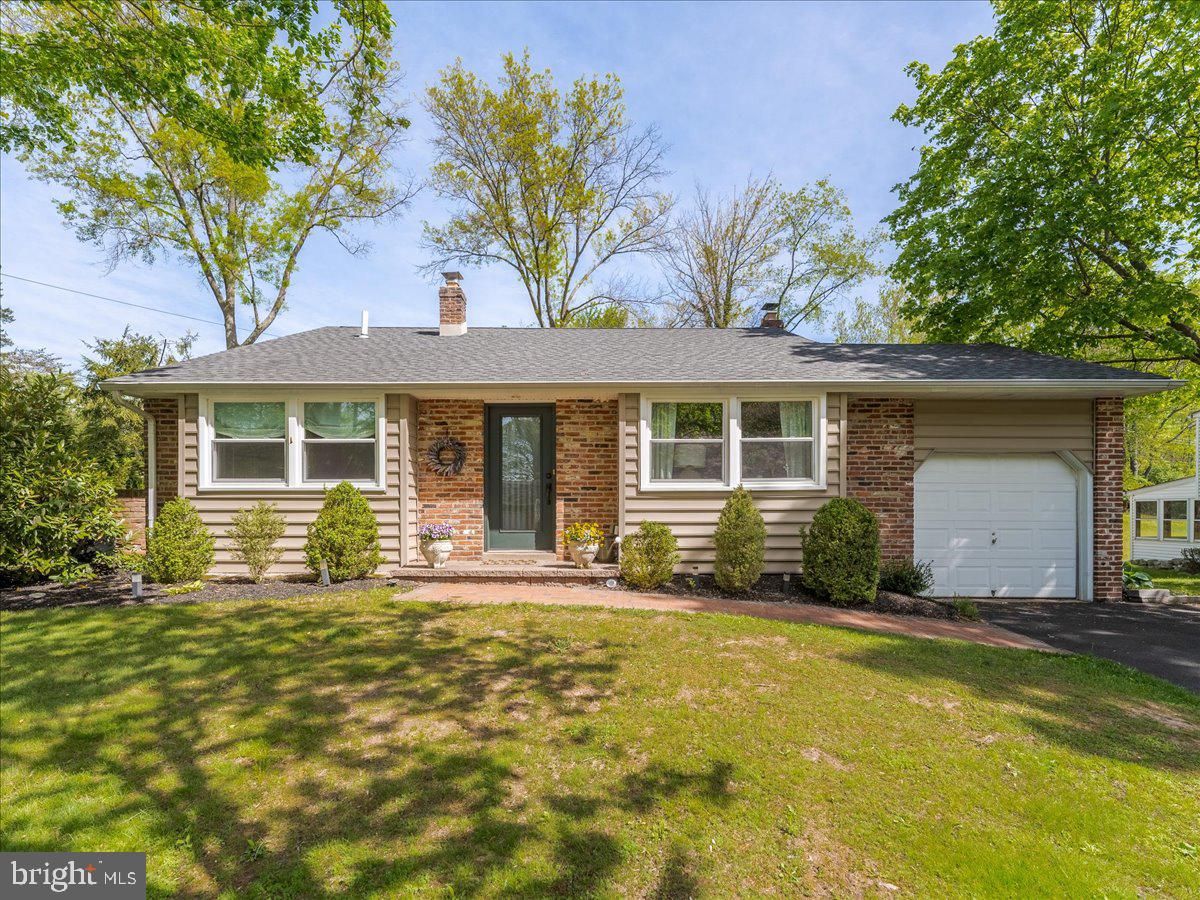 2737 Lantern Lane