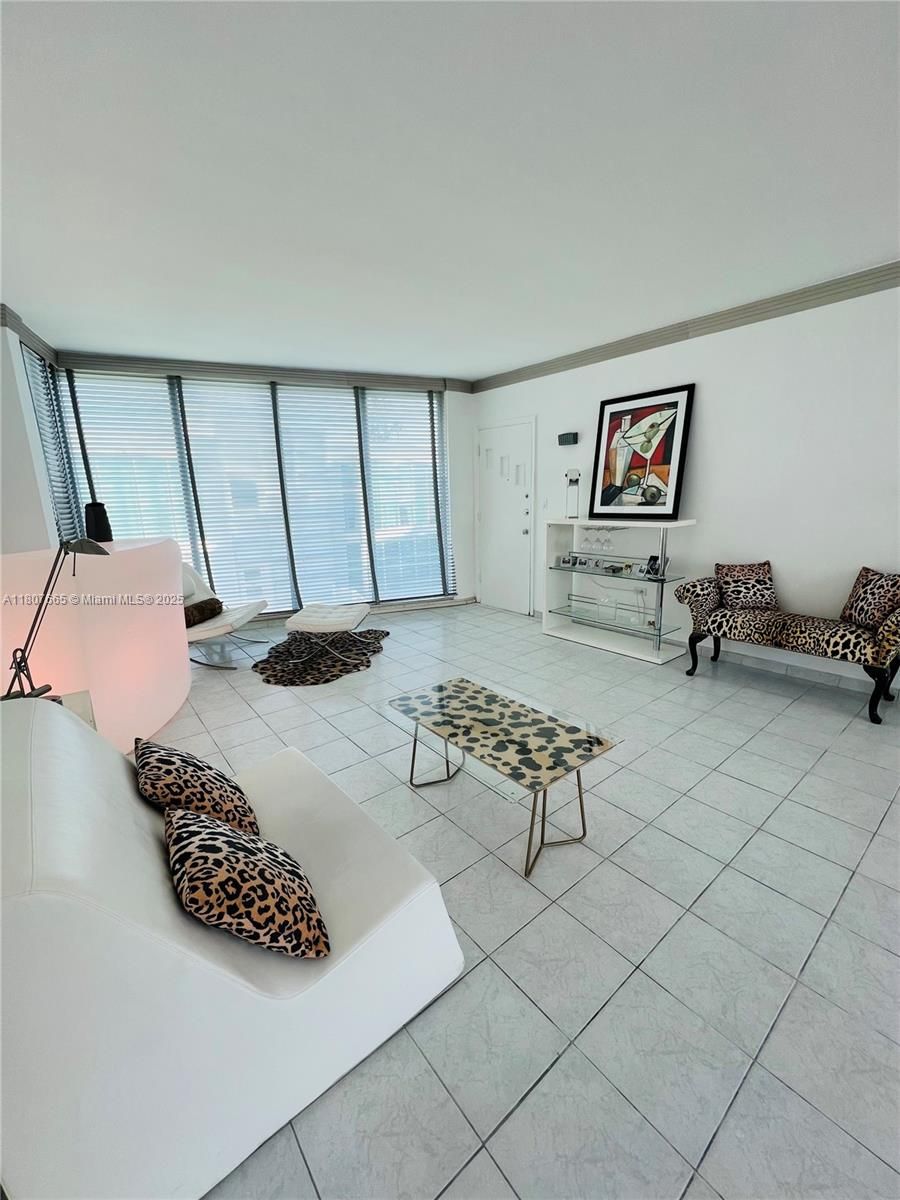 10178 Collins Ave 210