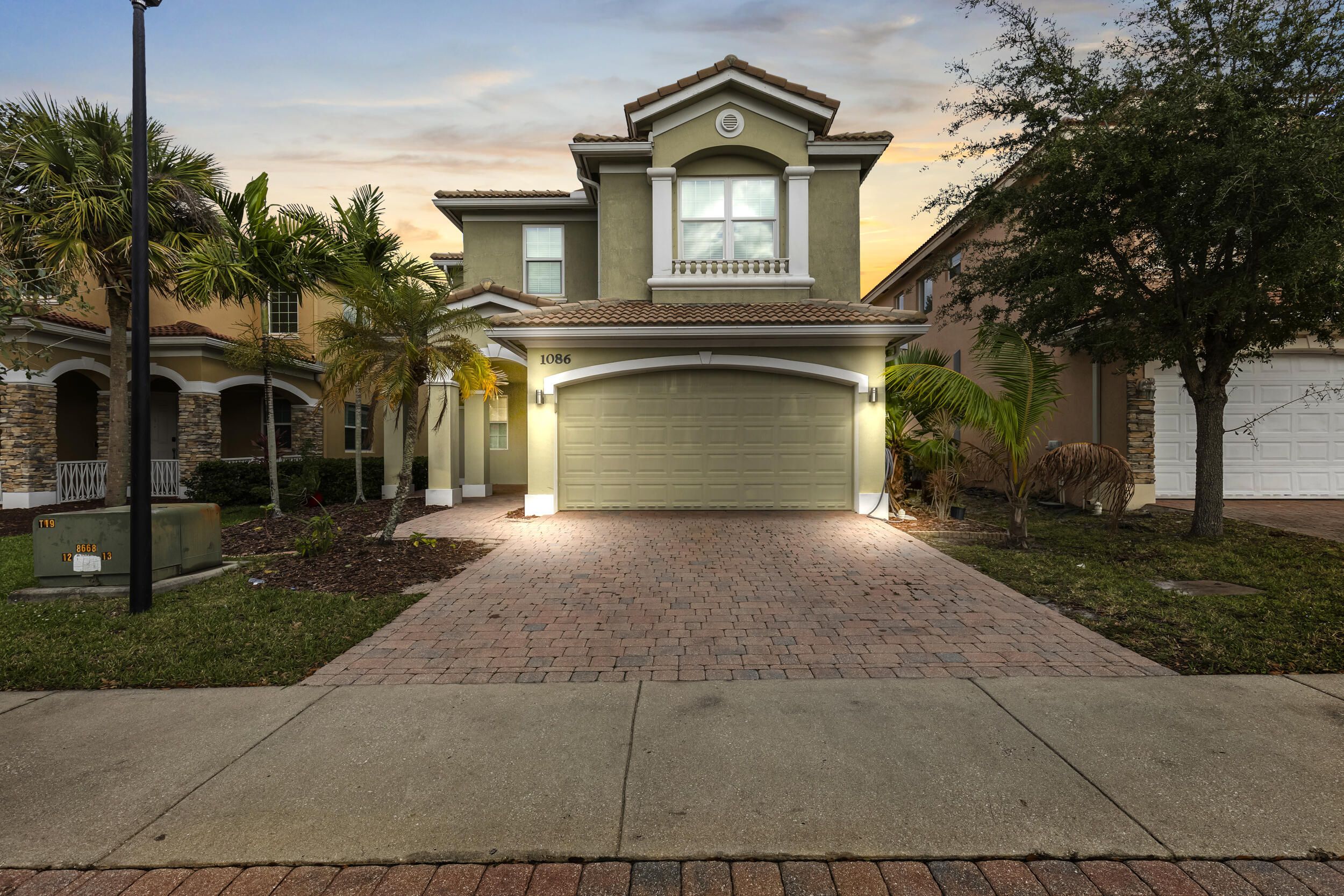 1086 Nw Leonardo Circle