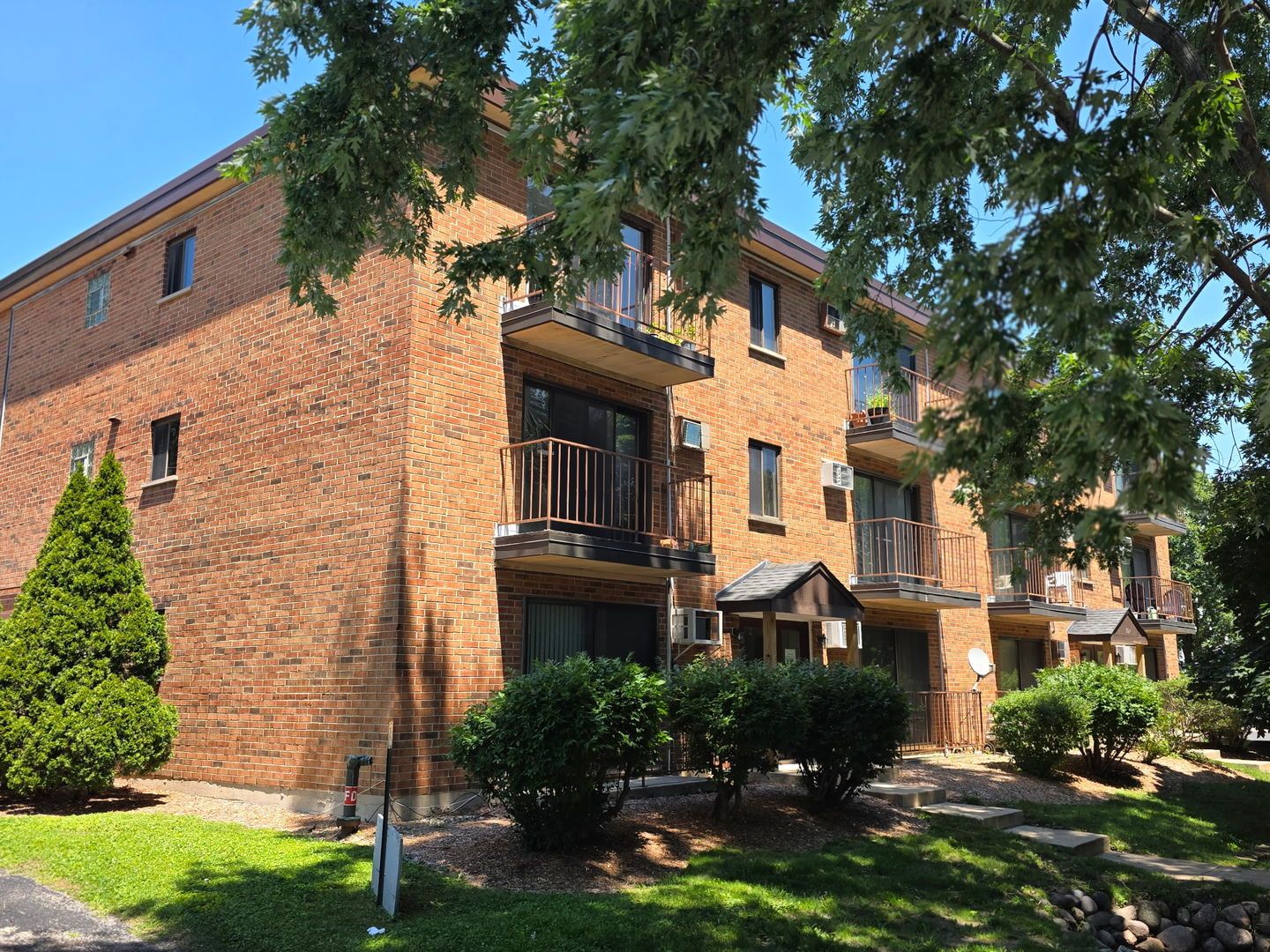 724 Warren Avenue 101
