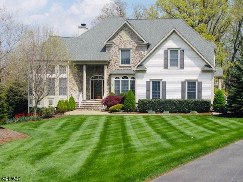 3 Shannon Mountain Ln