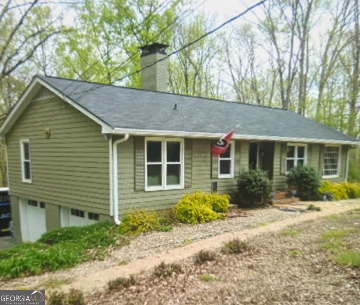 5621 Aven Road