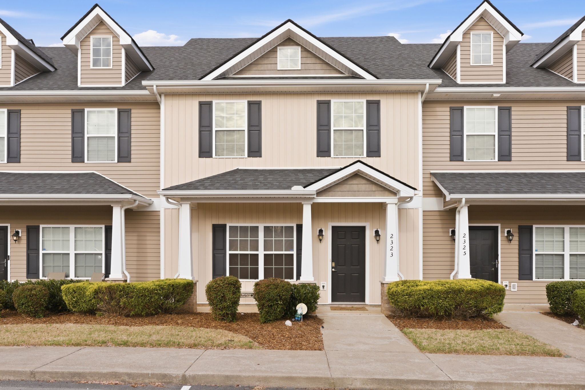 2323 New Holland Cir