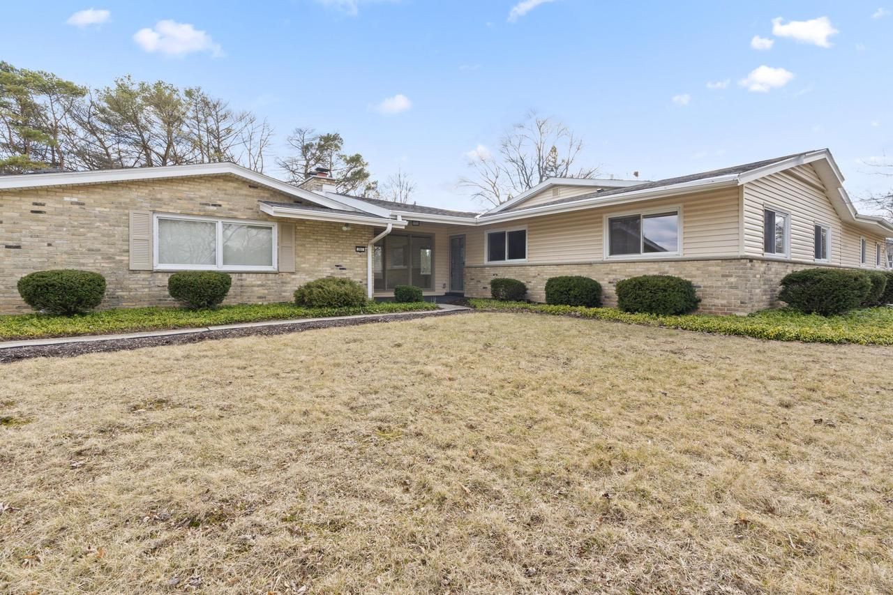 201 West Ellsworth Lane