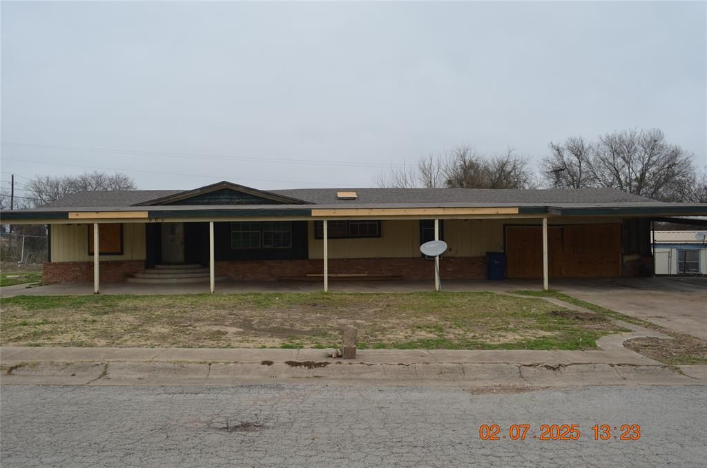 862 S Interstate 35 E