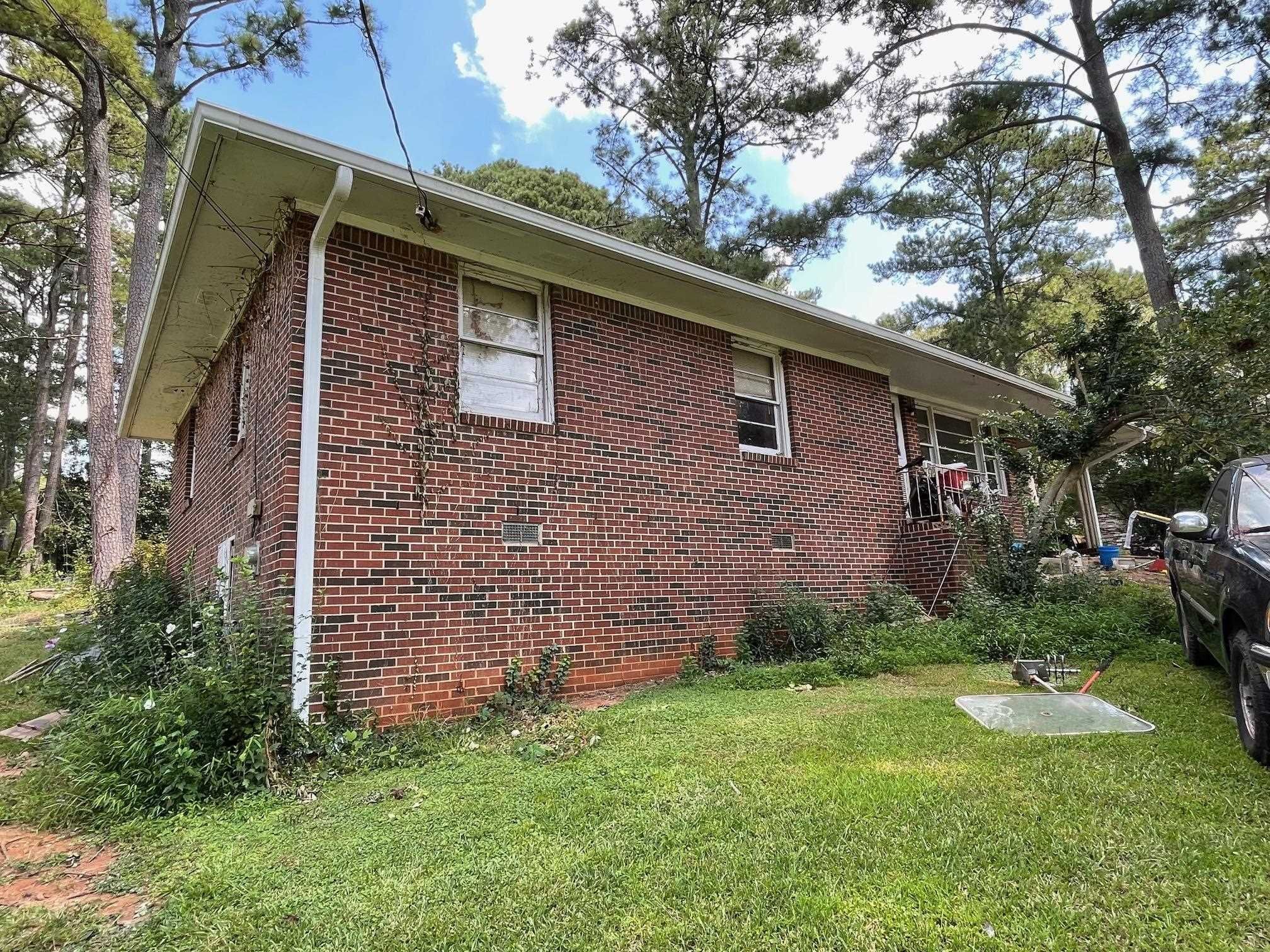 1090 Grace Street Sw