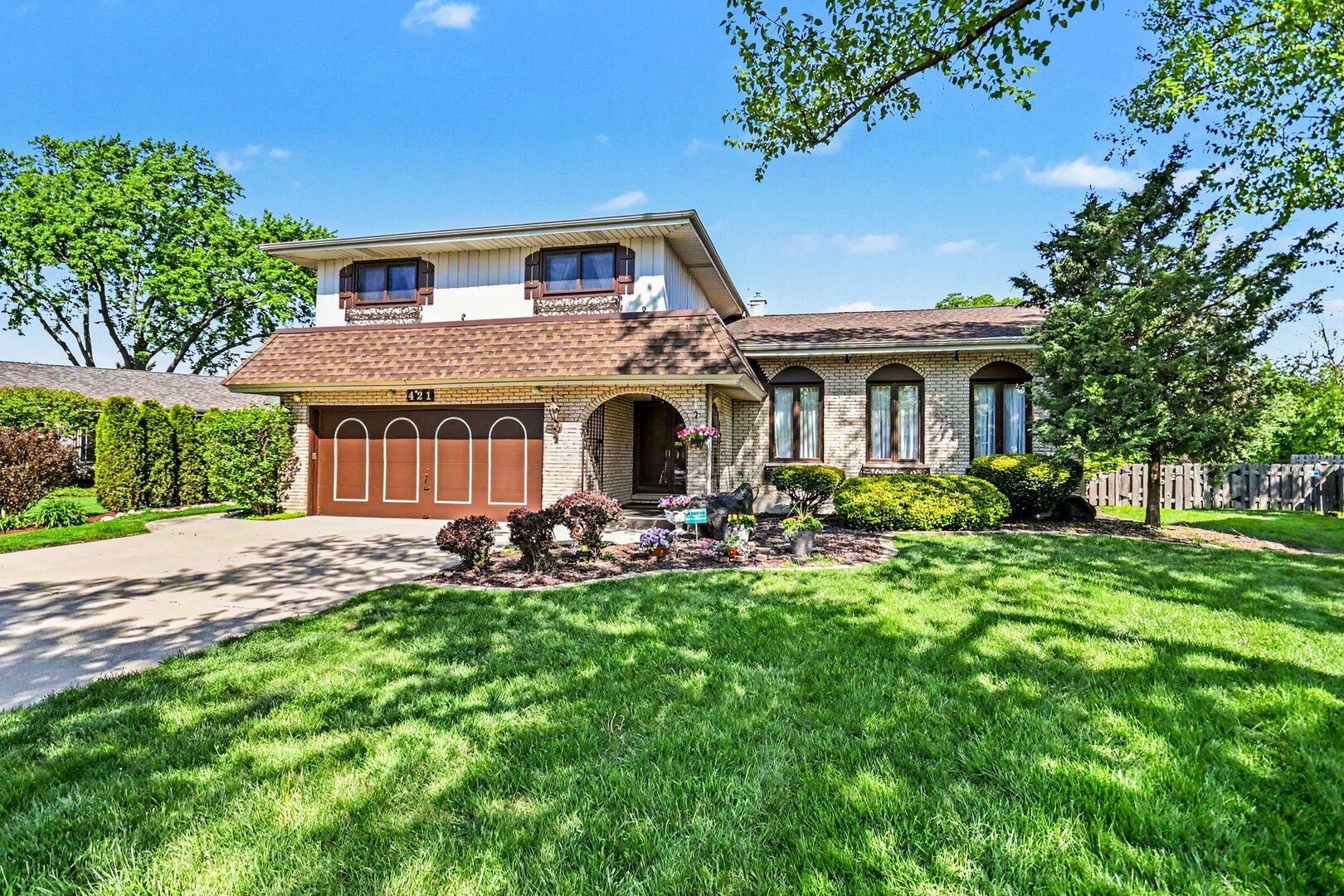 421 E Barclay Court