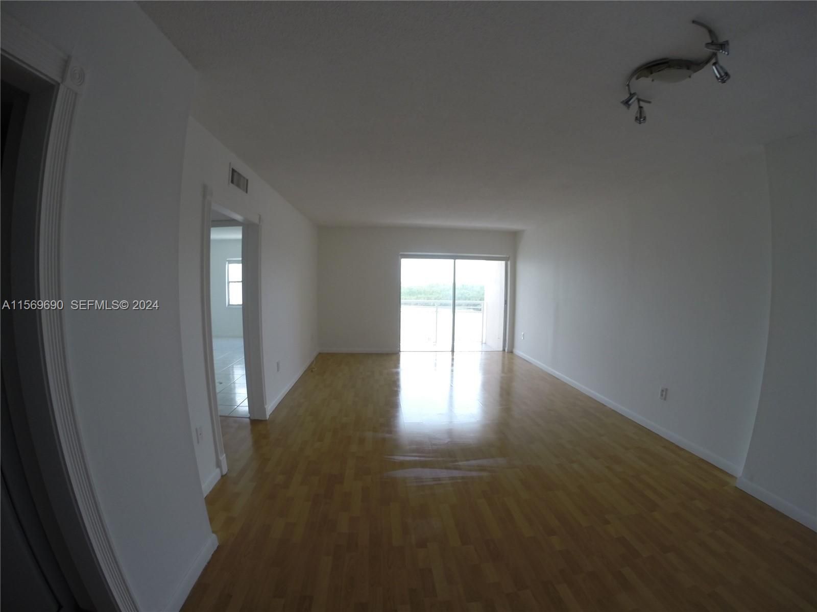 400 Kings Point Drive 905