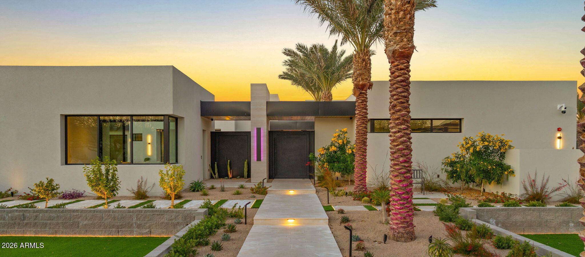 6824 E Hummingbird Lane