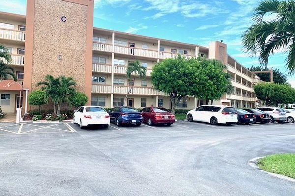 Century Village Boca Raton Fl Homes For Sale Real Estate Neighborhoods Com