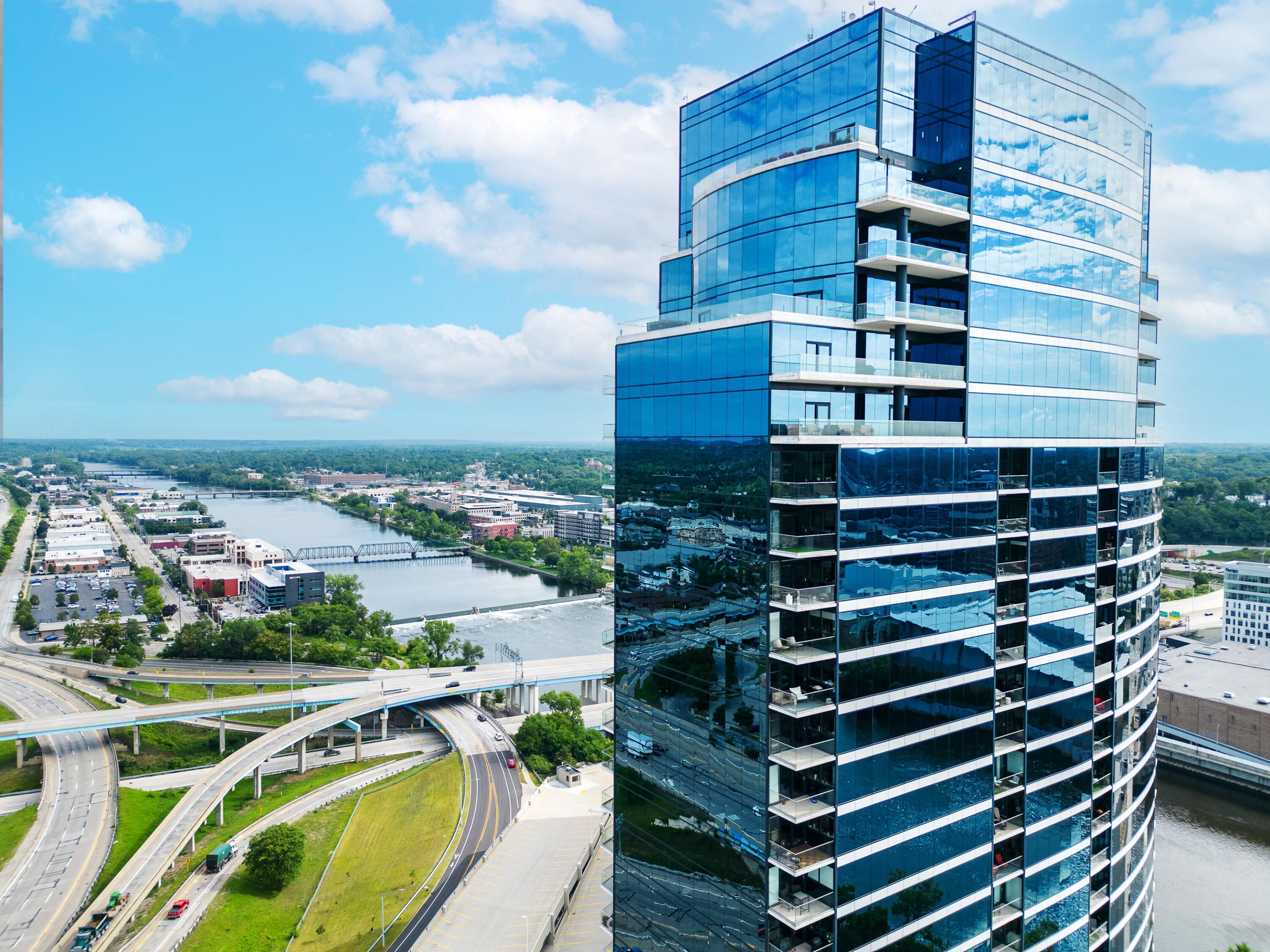 335 Bridge Street Nw 907