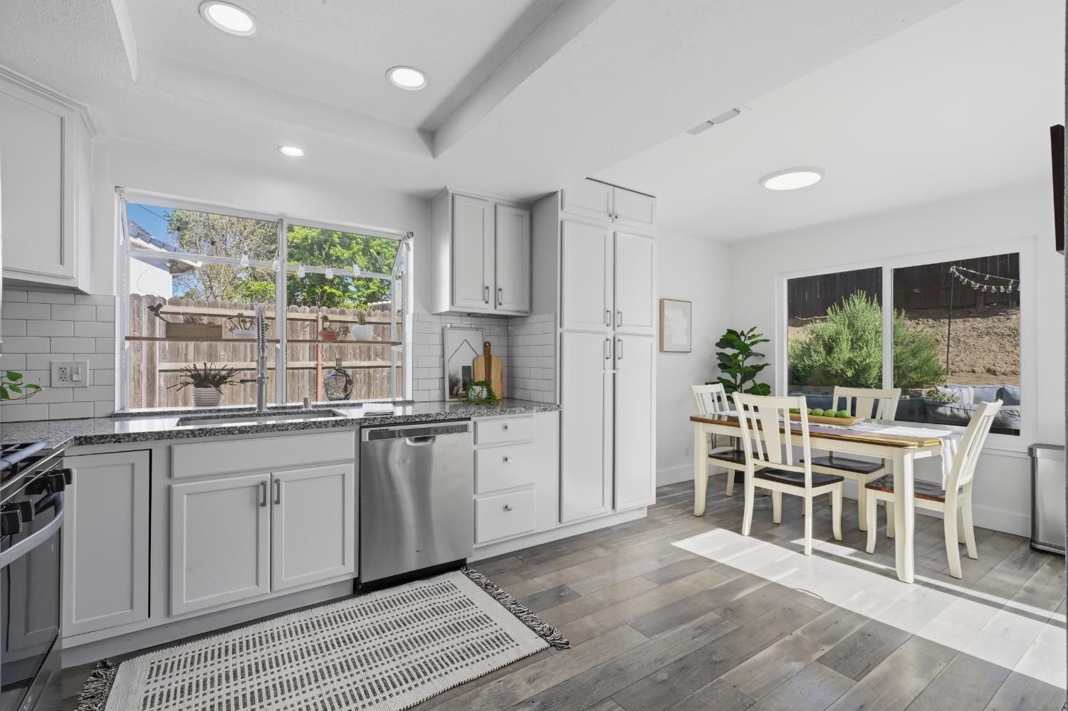 8128 Canyon Oak Drive