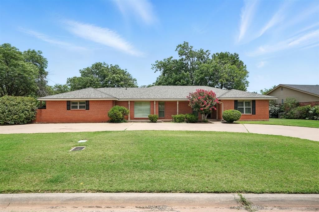 2002 River Oaks Circle
