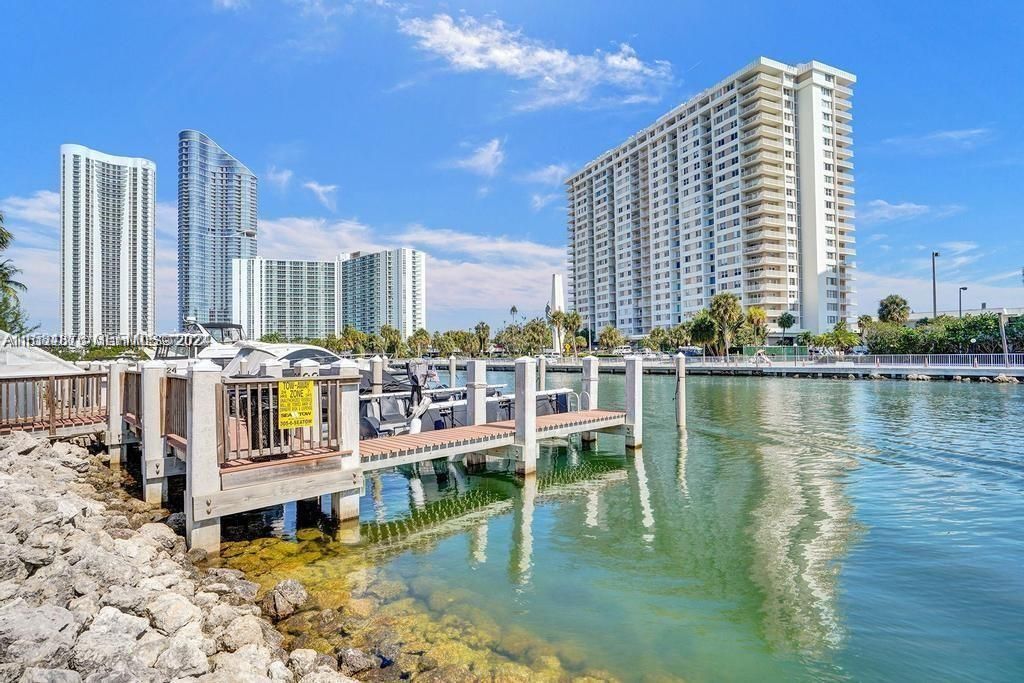 400 Kings Point Drive 1219