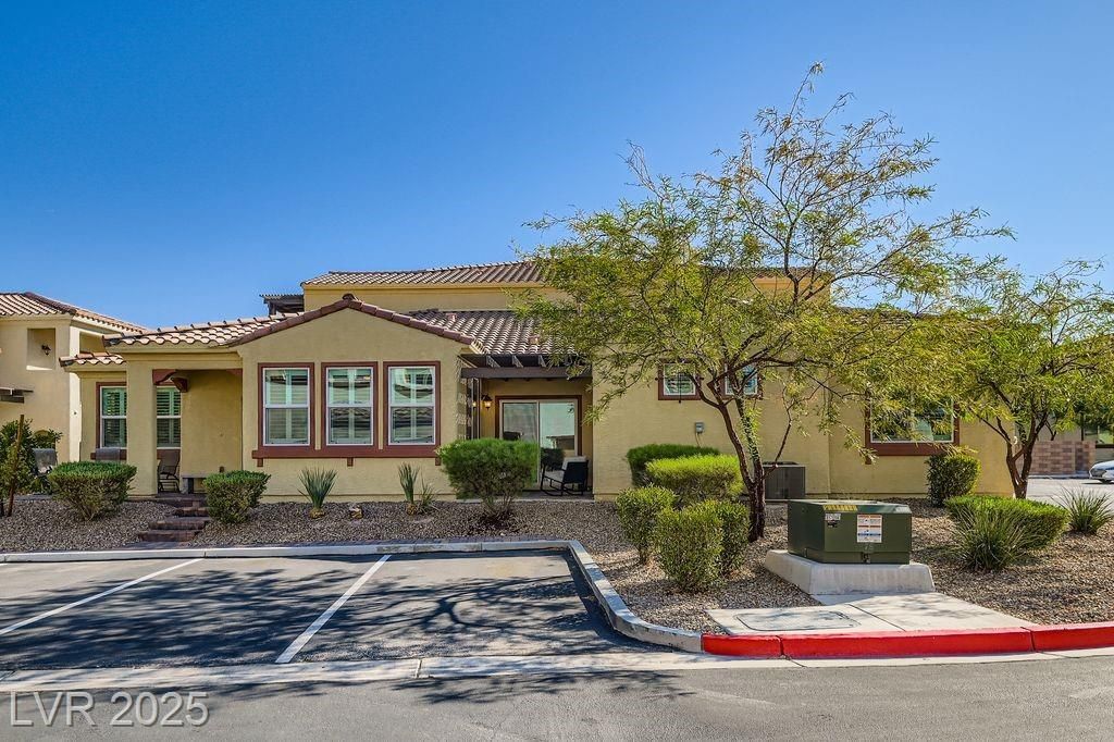 977 Via Lombardi Avenue