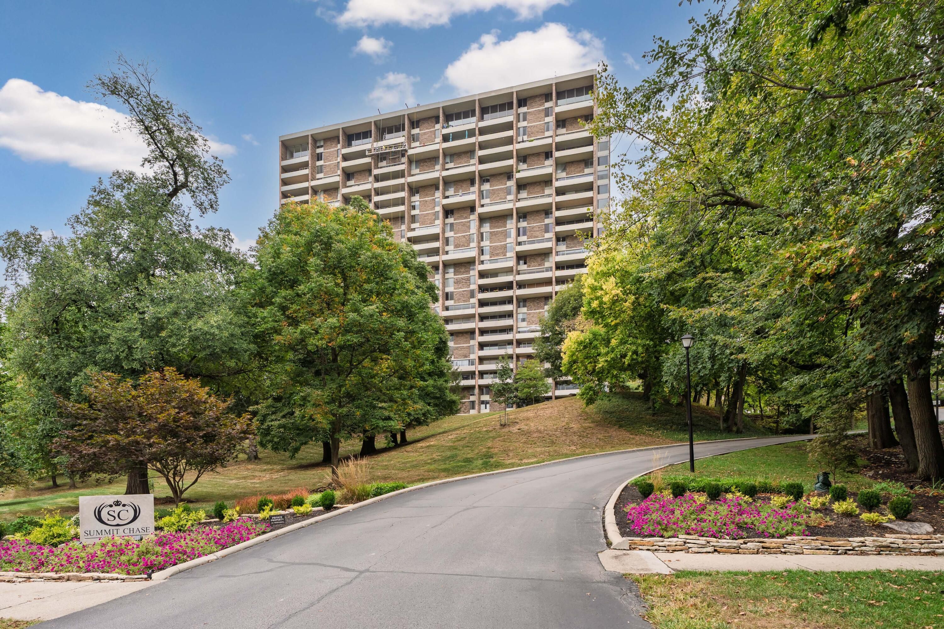 1000 Urlin Avenue 1607