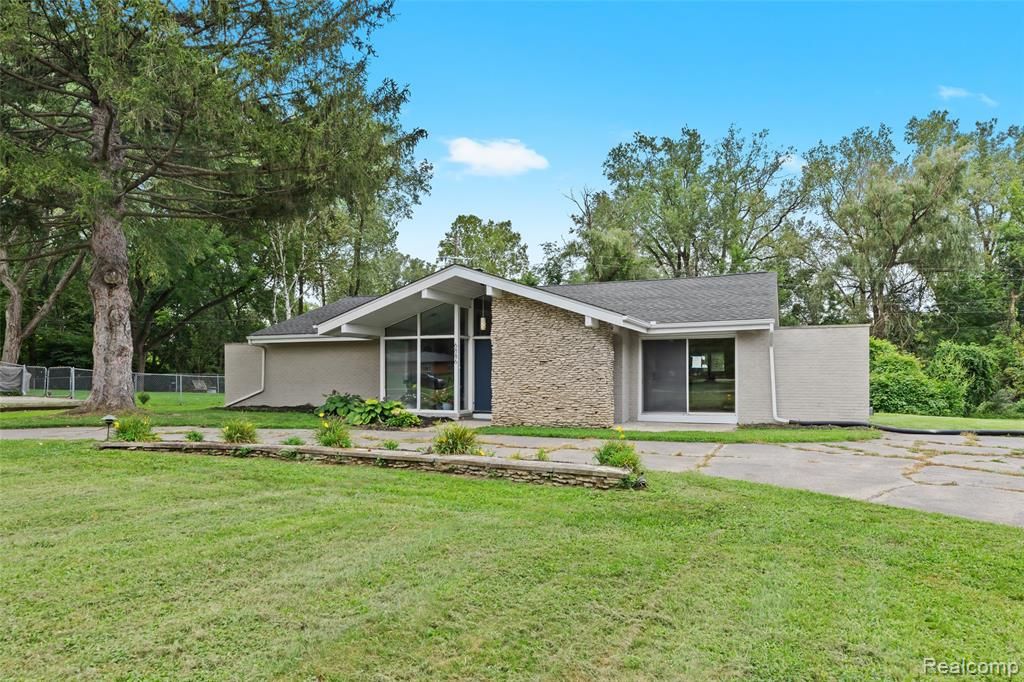 6886 Stockport Drive