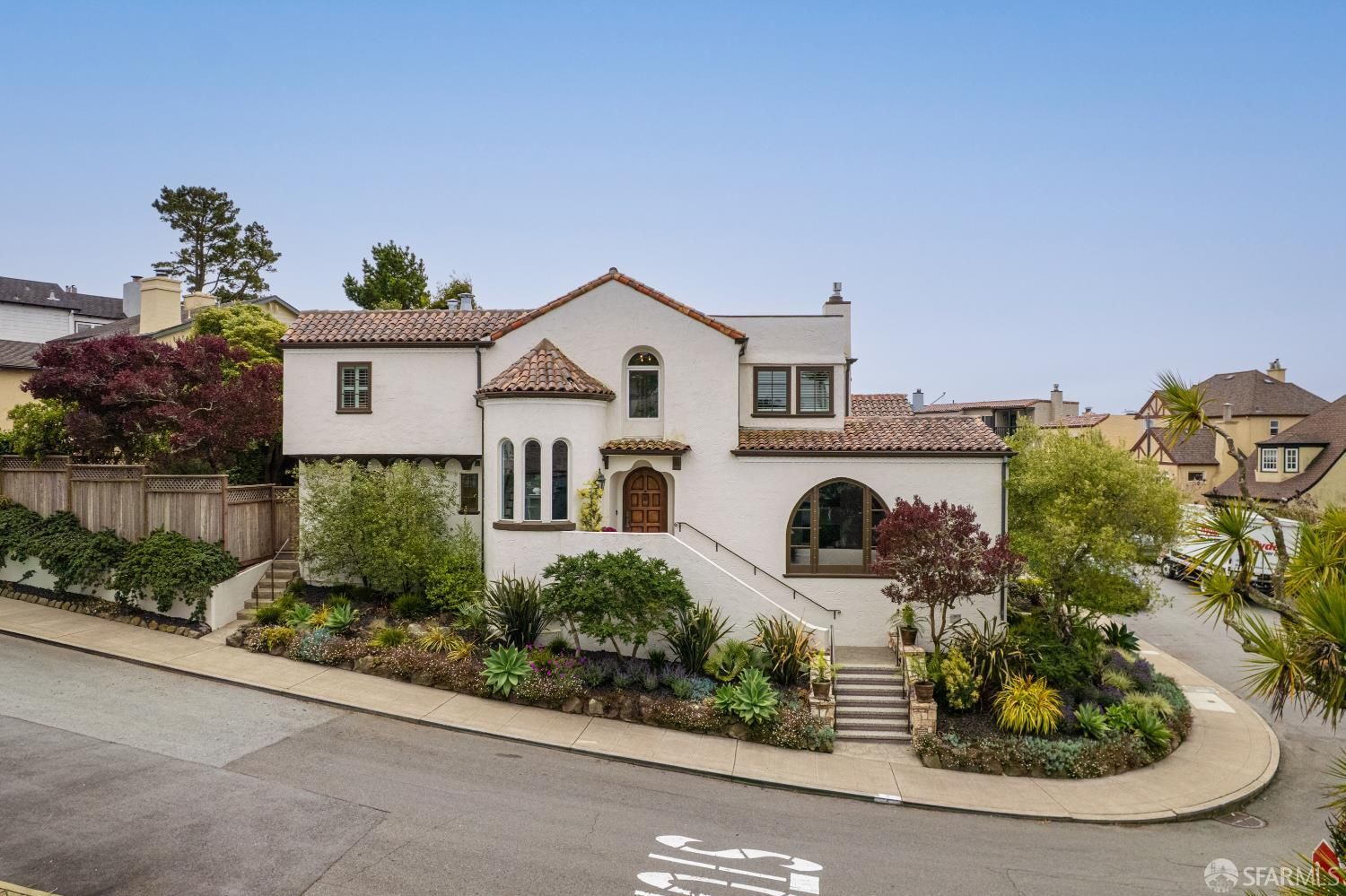 2 Rosewood Drive