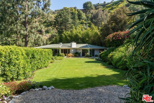 1726 Stone Canyon Road