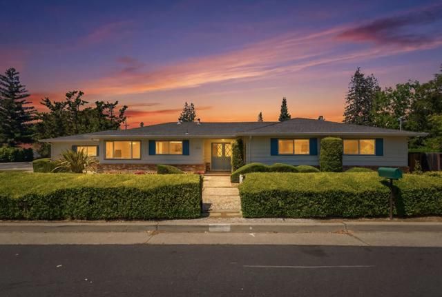 315 W Portola Avenue