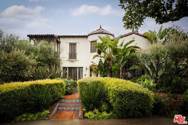 4918 Angeles Vista Boulevard