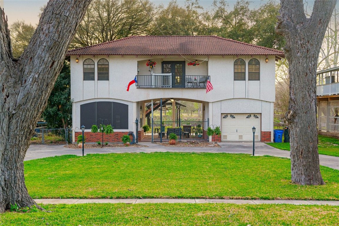 110 Lakeside Drive