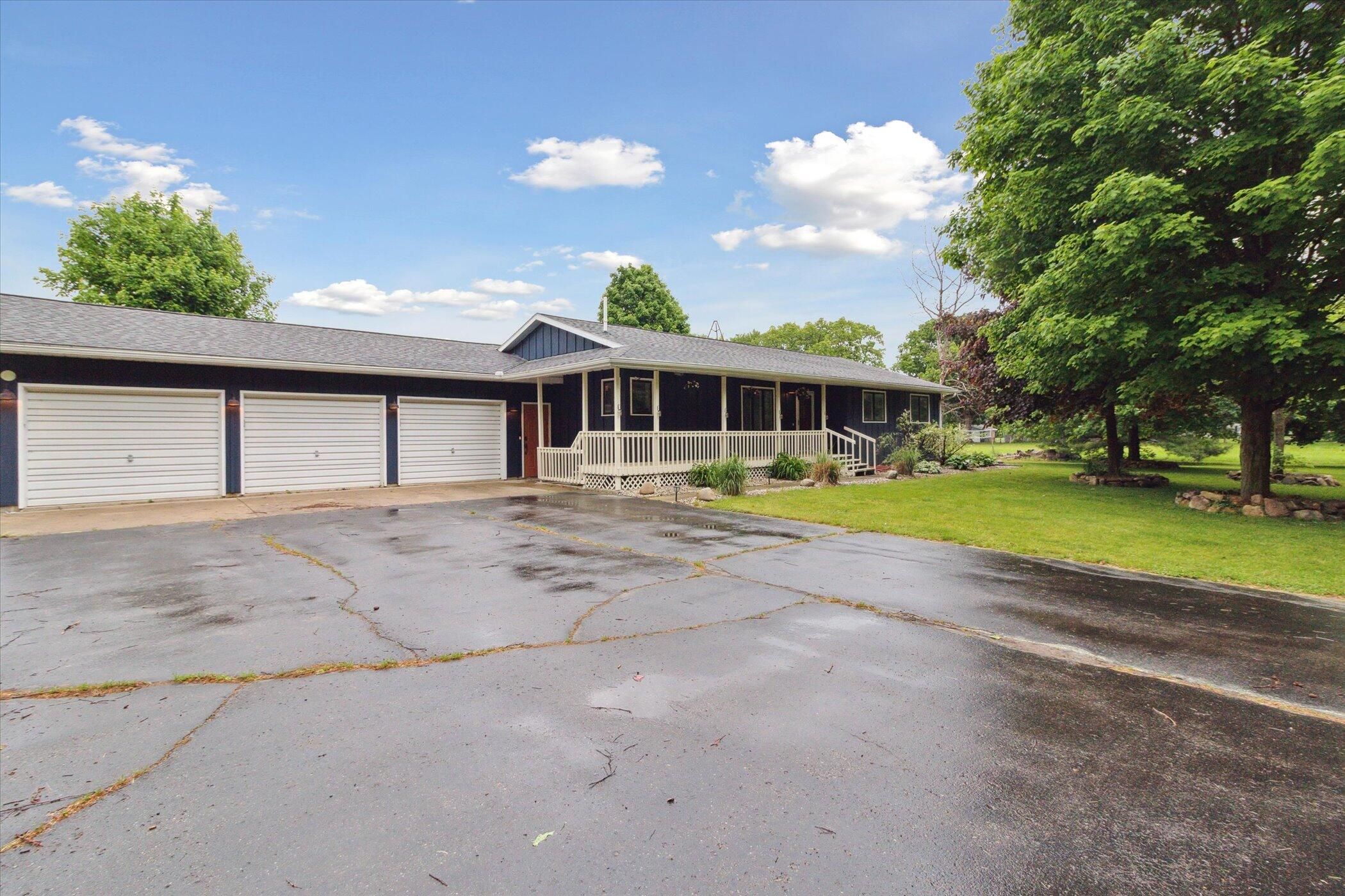 303 E Xy Ave