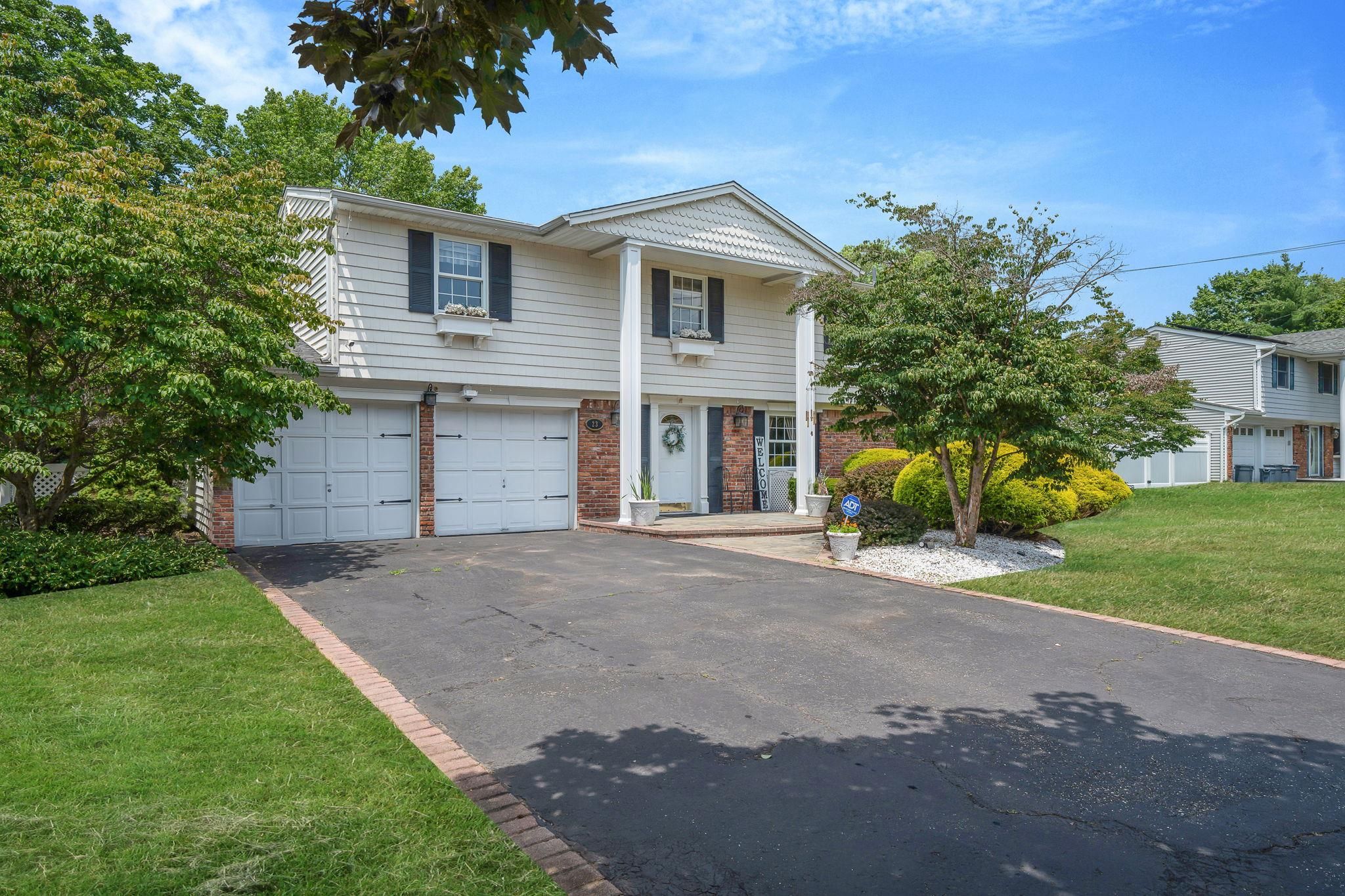 23 Moriches Road