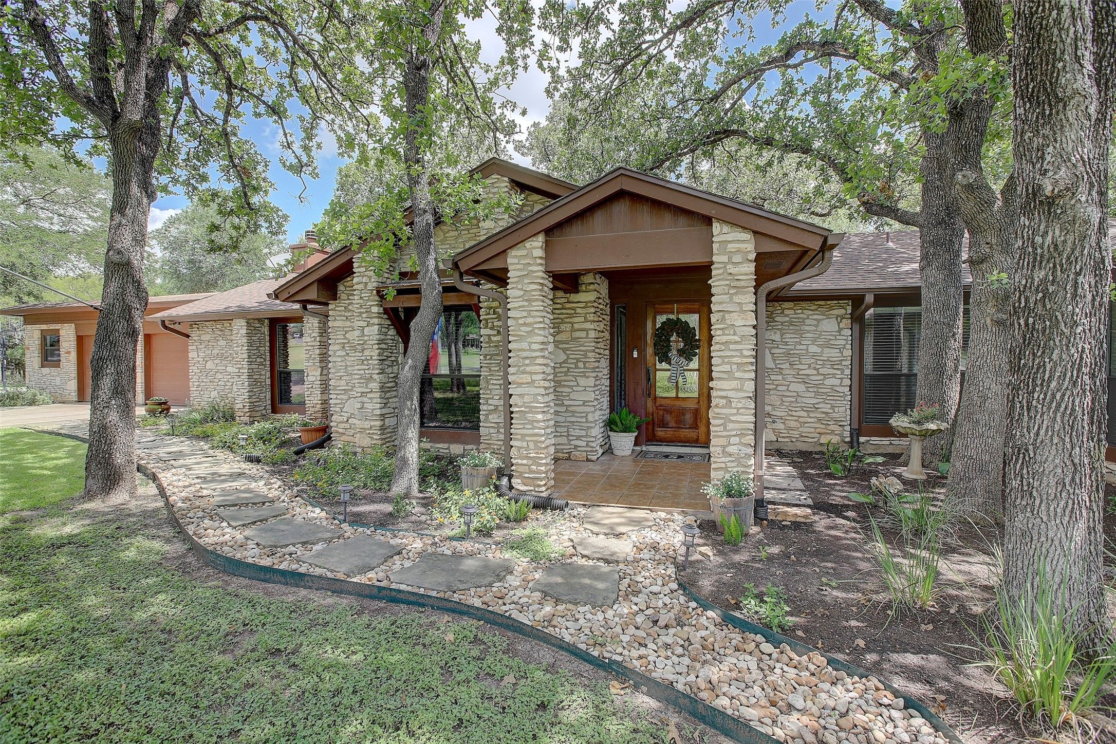 205 E Esparada Drive