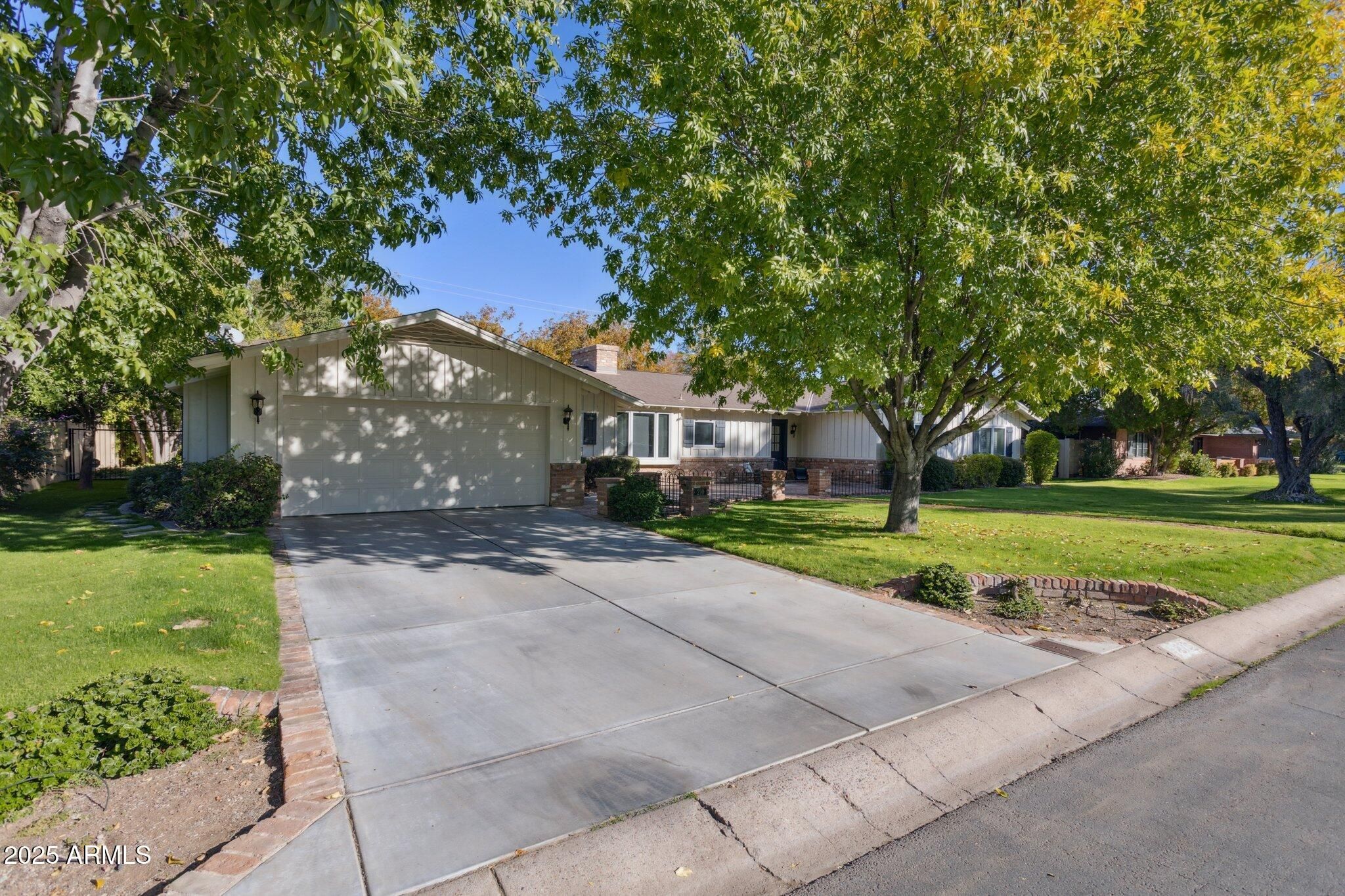 210 W Palmaire Avenue