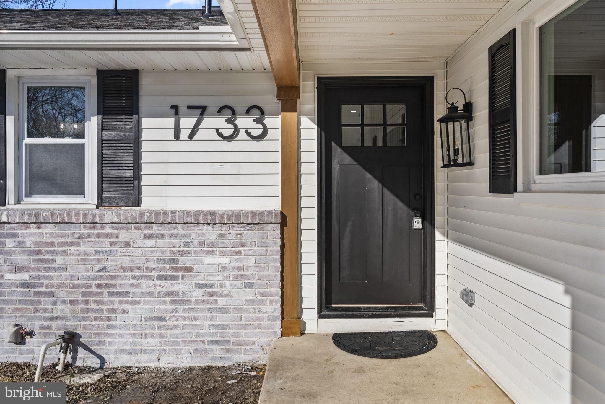 1733 Lark Lane