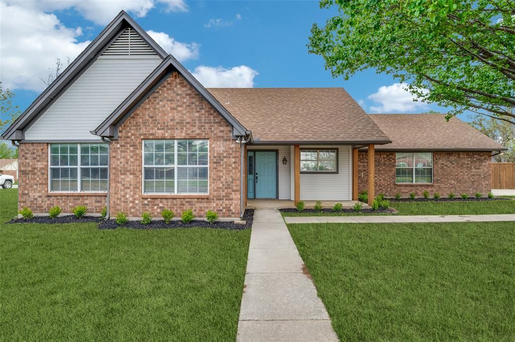 1106 N Saint James Circle