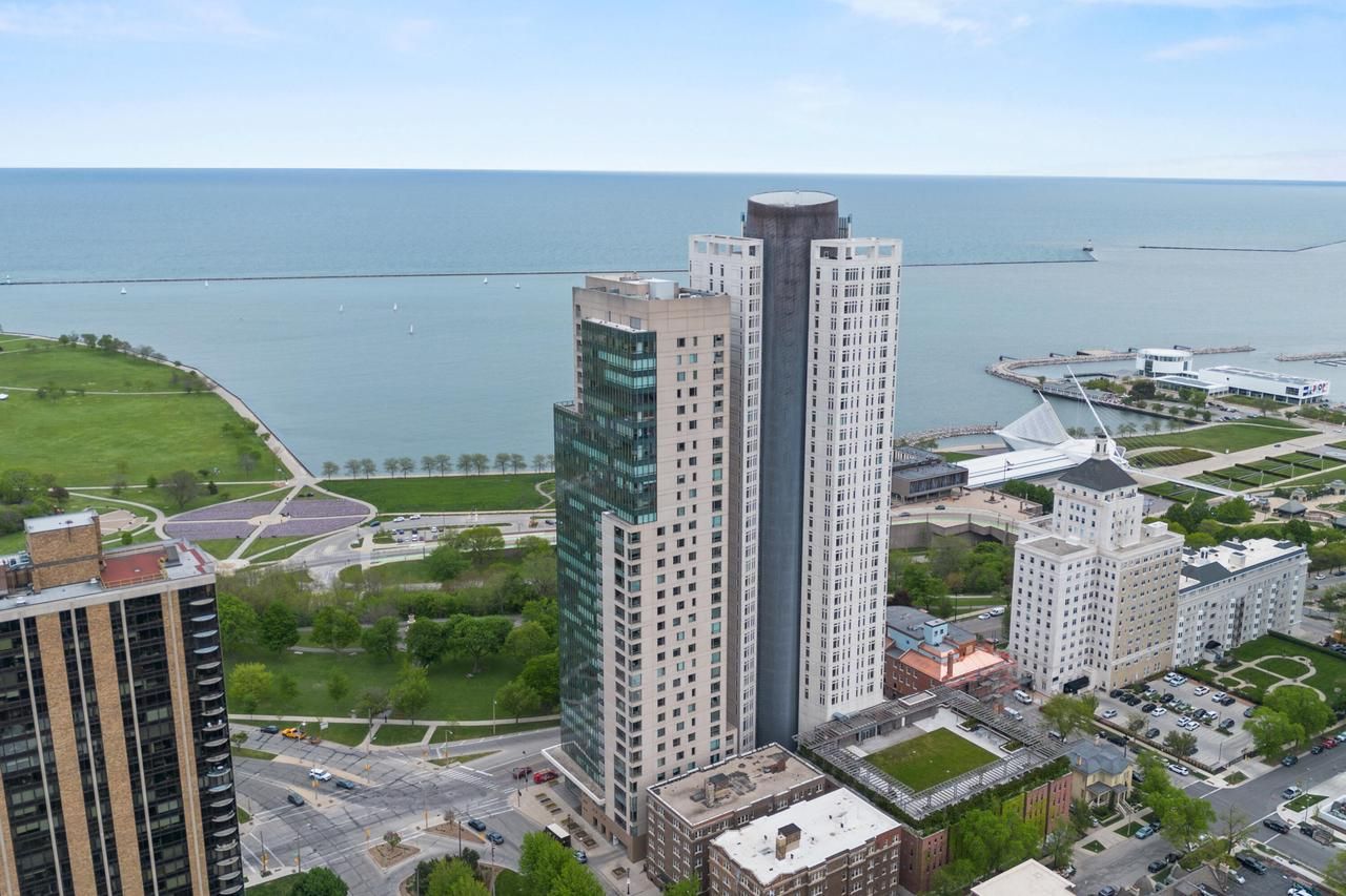 923 E Kilbourn Avenue 1803