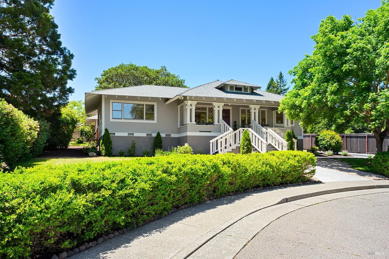 614 Live Oak Avenue
