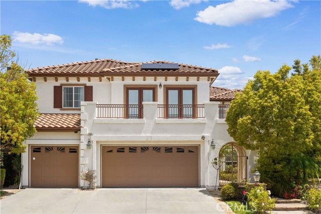 2563 N Falconer