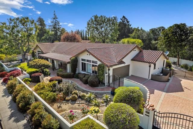 526 Saratoga Avenue