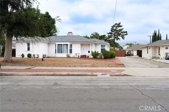 8809 E Fairview