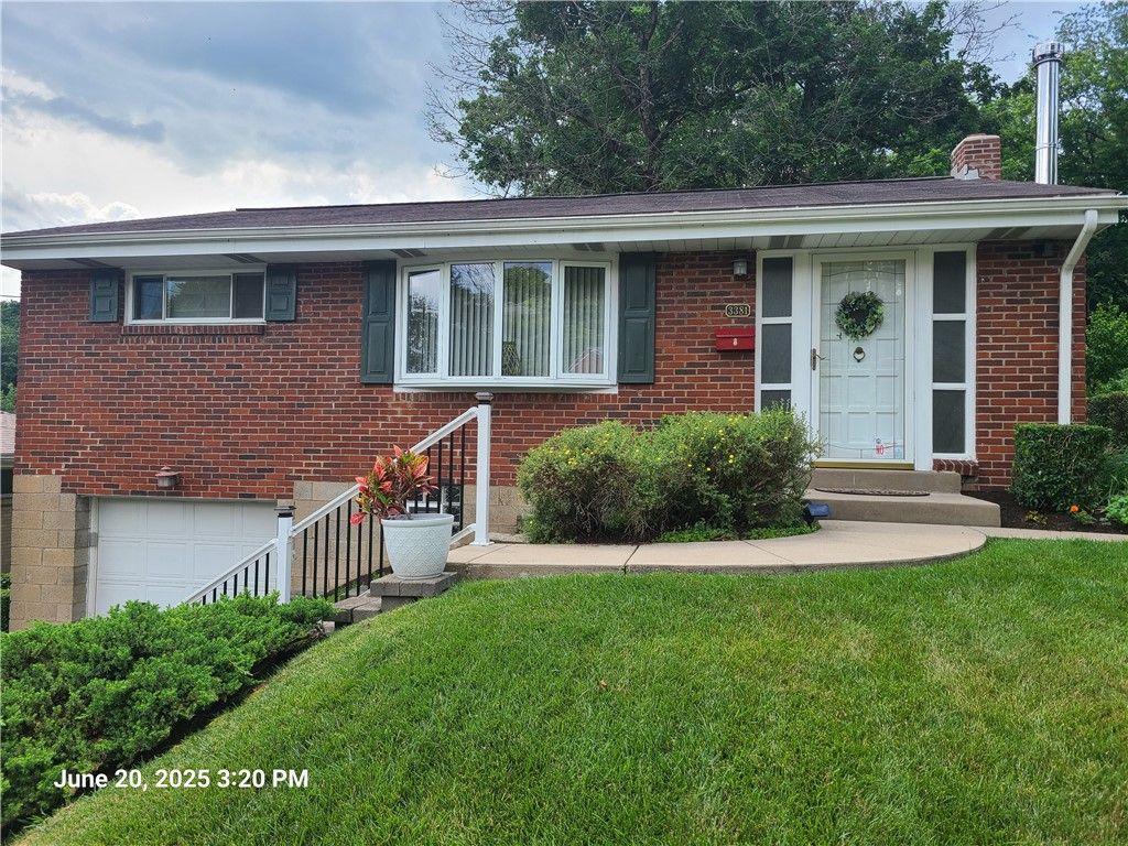 3381 Columbia Dr