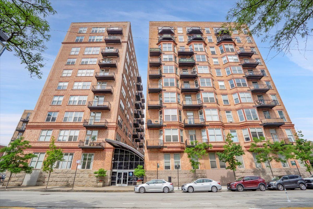500 S Clinton Street 527