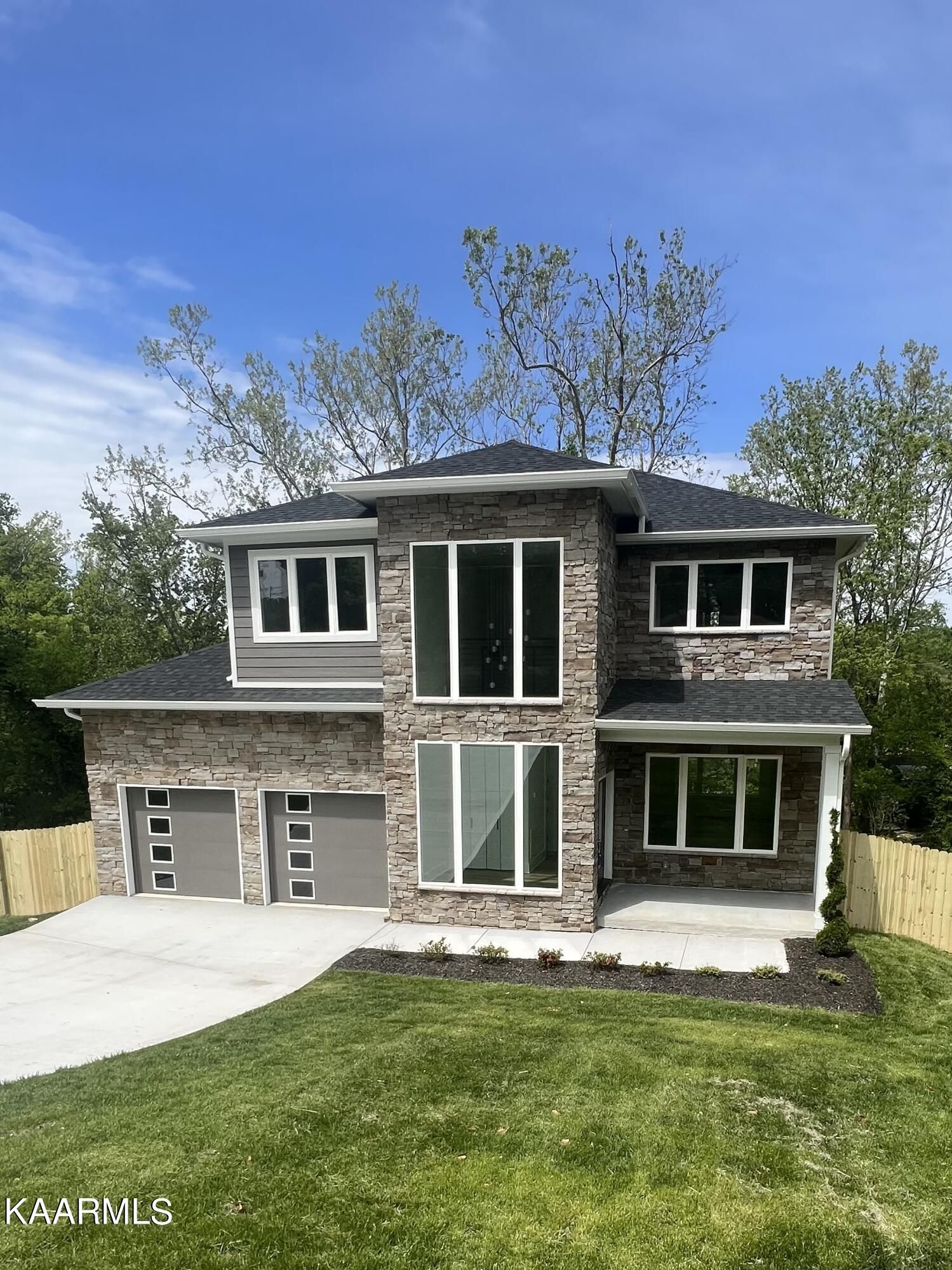 8204 Tamarack Rd