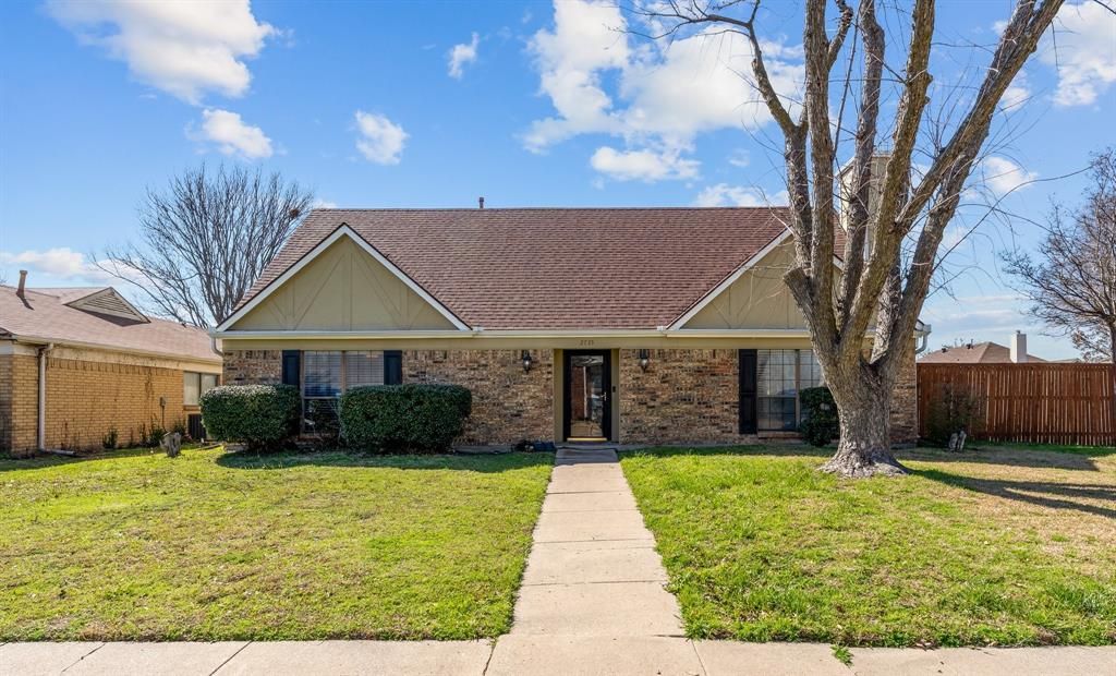 2735 Naples Drive