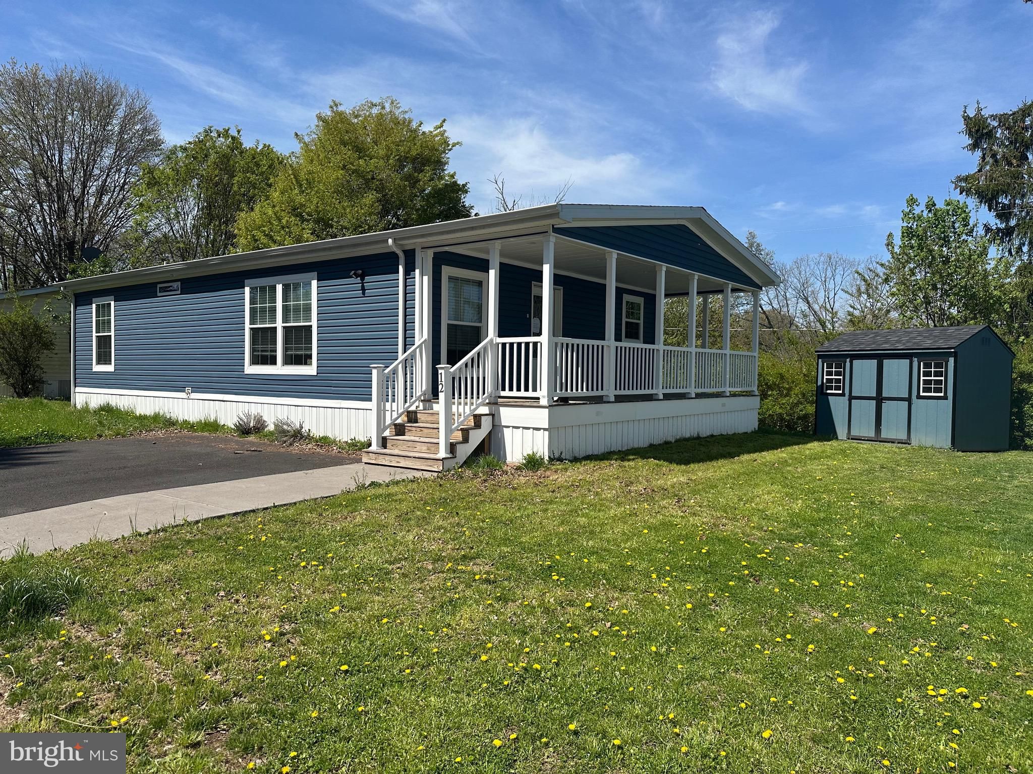 12 Lakeview